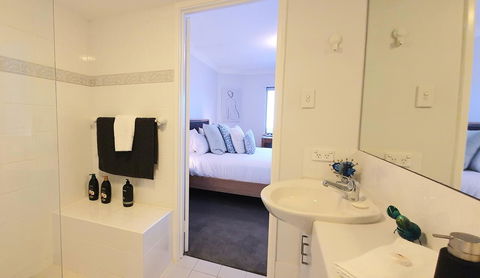 Sandcastles Beachfront Luxury Retreat Apartment - Accommodation Georgetown 13