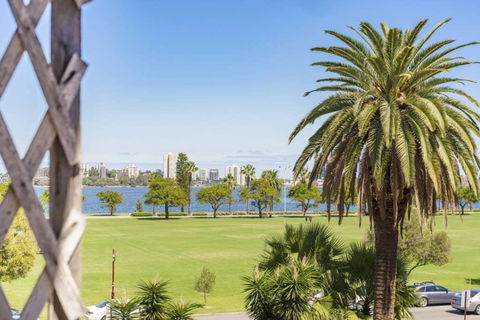 Light Bright, Quality River Views! Free Parking - Accommodation Georgetown 31