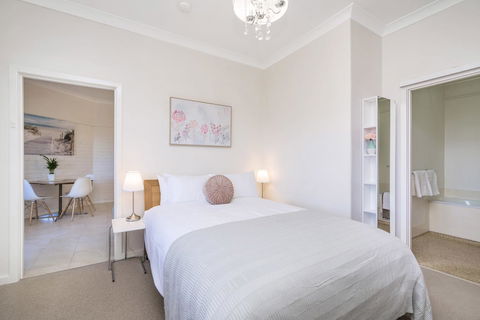Light Bright, Quality River Views! Free Parking - Accommodation Georgetown 0