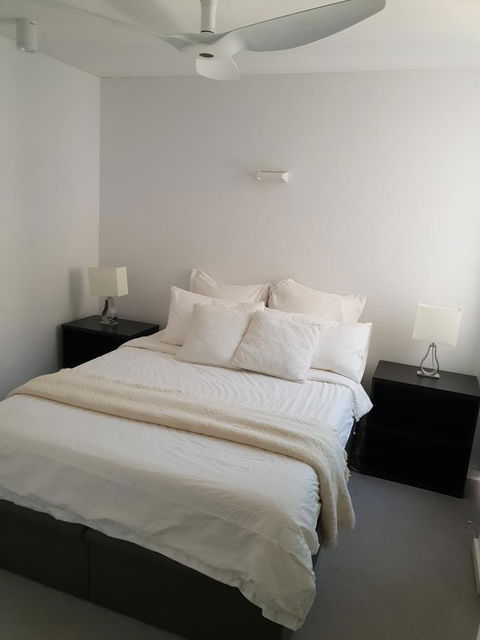 Modern Northbridge Apartment - Accommodation Georgetown 9