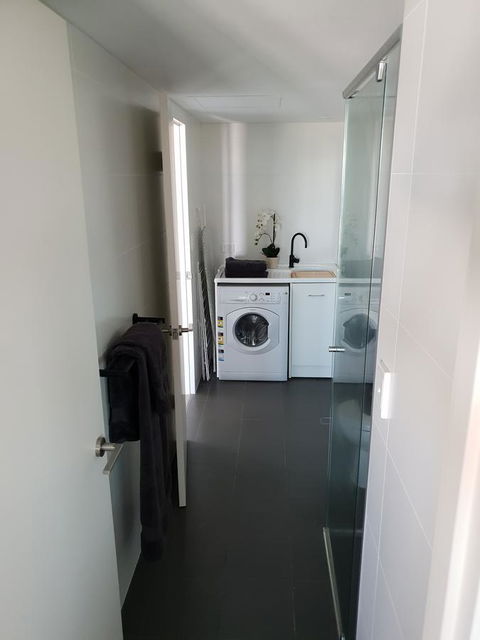 Modern Northbridge Apartment - Accommodation Georgetown 6