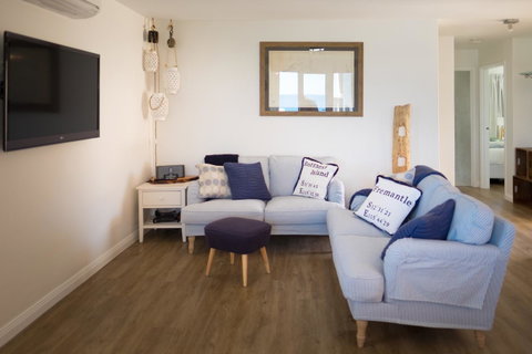 Cottesloe Blue Apartment - Executive Escapes - Accommodation Georgetown 3