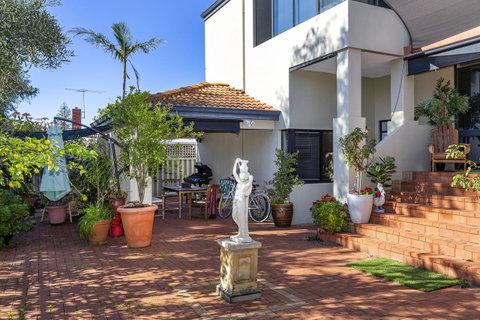 Como Executive Apartment - Accommodation Georgetown 16