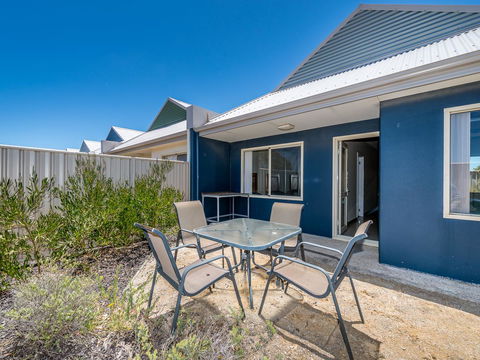 Seafront Unit 60 - Accommodation Georgetown 1