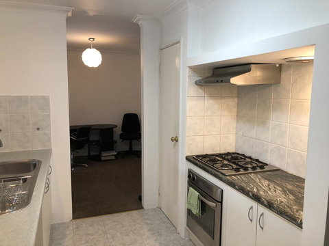 Charming Quiet Lodge-2 Minutes Walk To Shopping Complex - Accommodation Georgetown 10