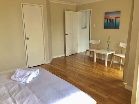 Charming Quiet Lodge-2 Minutes Walk To Shopping Complex - Accommodation Georgetown 1