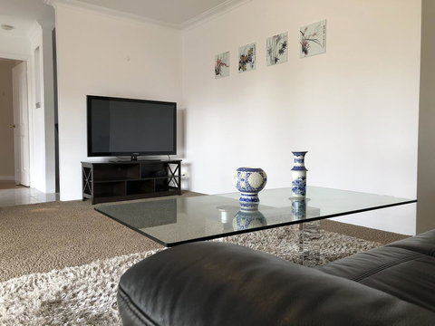 Charming Quiet Lodge-2 Minutes Walk To Shopping Complex - Accommodation Georgetown 5