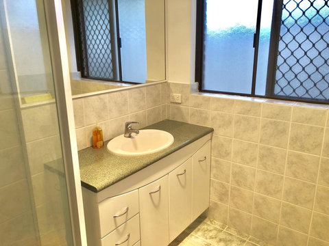 Charming Quiet Lodge-2 Minutes Walk To Shopping Complex - Accommodation Georgetown 12