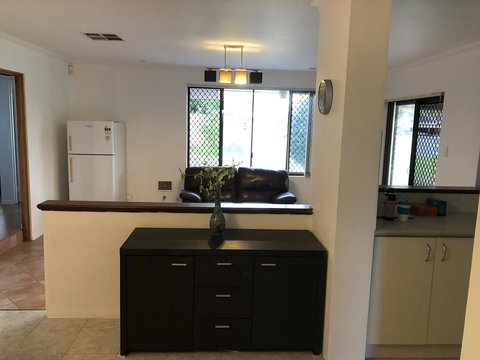Charming Quiet Lodge-2 Minutes Walk To Shopping Complex - Accommodation Georgetown 11