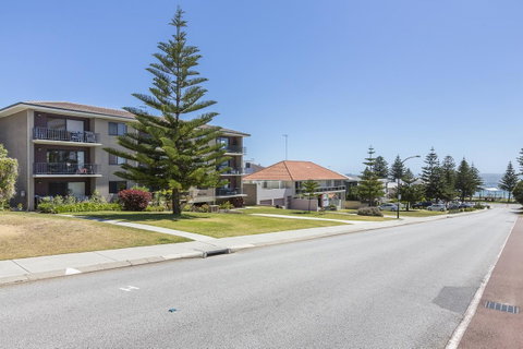 Cottesloe Marine Apartment - Executive Escapes - Accommodation Georgetown 17