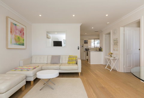 Cottesloe Beach Pines Apartment - Accommodation Georgetown 1
