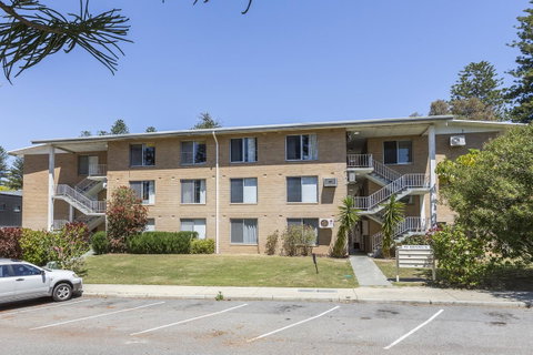 Cottesloe Beach Pines Apartment - Accommodation Georgetown 12