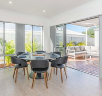 Karrinyup Waters Luxury House Rental - Accommodation Georgetown