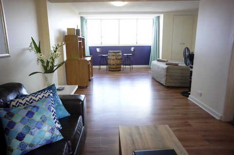 Studio 302 With Ocean Views - Accommodation Georgetown 7