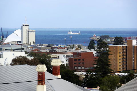 Studio 302 With Ocean Views - Accommodation Georgetown 23
