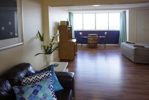 Studio 302 With Ocean Views - Accommodation Georgetown 8