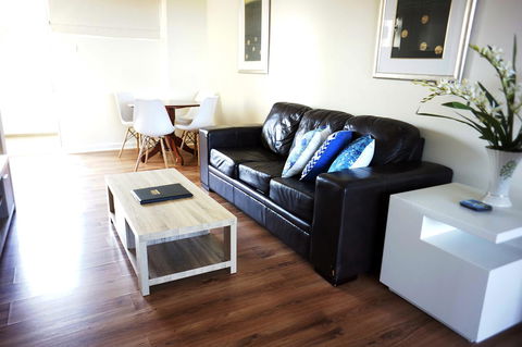 Studio 302 With Ocean Views - Accommodation Georgetown 3