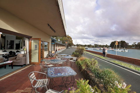 The Waterfront Wynyard - Accommodation Georgetown 3