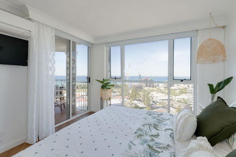 NEW Beautiful 1 Bedroom Beach Views Broadbeach - Accommodation Georgetown 0