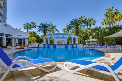 NEW Beautiful 1 Bedroom Beach Views Broadbeach - Accommodation Georgetown 3