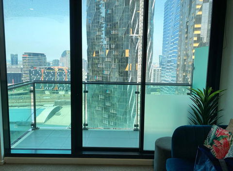 New CBD Apartment With Balcony Near Southern Cross Station - Accommodation Georgetown 3