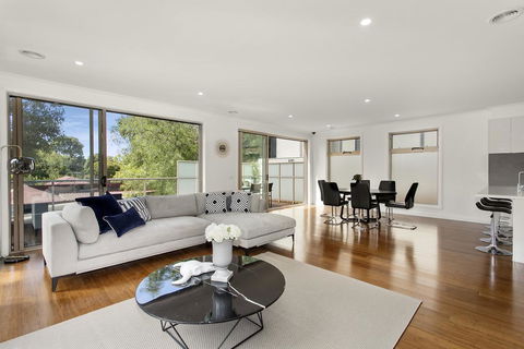 NEW Inner Melb Luxury Modern Grand Holiday House - Great Location, Wifi, Parking - Accommodation Georgetown 1