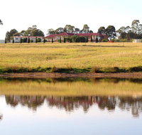 Noble Willow Studio Lovedale. Spacious with views and pool - Accommodation Georgetown