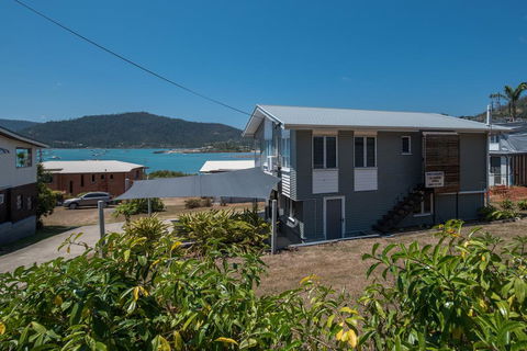 Norm's Beach House - Airlie Beach - Accommodation Georgetown 0