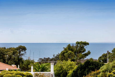 NORTH POINT RETREAT - MORNINGTON - Accommodation Georgetown 1