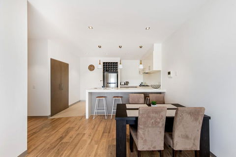 NORTH POINT RETREAT - MORNINGTON - Accommodation Georgetown 0
