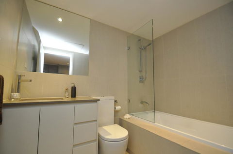 NORTH SYDNEY FULLY SELF CONTAINED MODERN 2 BED APARTMENT (16WAL) - Accommodation Georgetown 3