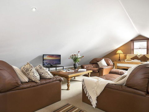 Old Mansfield Loft - Gardens, Gazebo And Getaways - Accommodation Georgetown 2