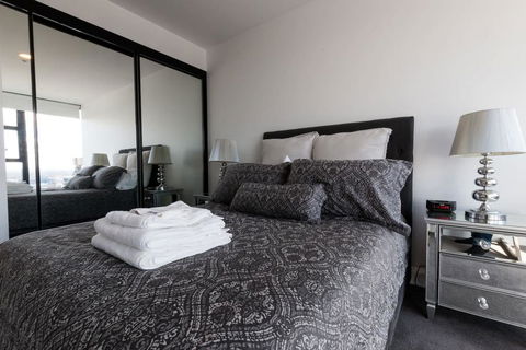 Owen - Soaring City Views Central Location - Accommodation Georgetown 3