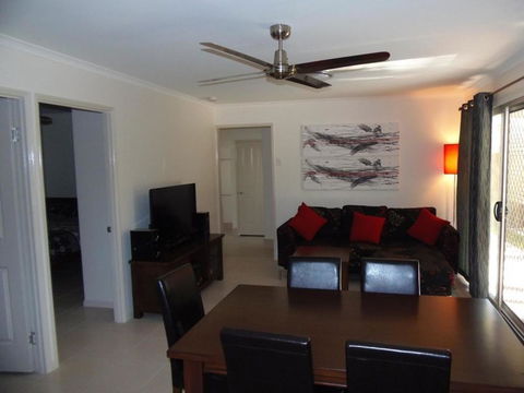 Palmgrove 2 - Rainbow Beach, Pet Friendly, Fully Fenced, Air Conditioned, Five Minutes To Beach - Accommodation Georgetown 0