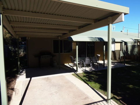 Palmgrove 2 - Rainbow Beach, Pet Friendly, Fully Fenced, Air Conditioned, Five Minutes To Beach - Accommodation Georgetown 3