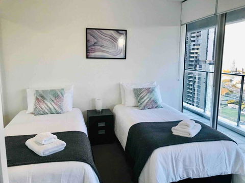Panoramic Views Gold Coast Free WiFi Free Netflix - Accommodation Georgetown 2