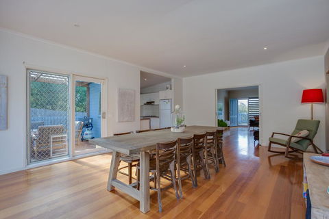 Paws Up Poolside - Accommodation Georgetown 2