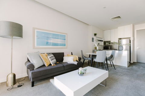 Perfect Location, Spacious 2BR Apt Near Flinders Station - Accommodation Georgetown 0