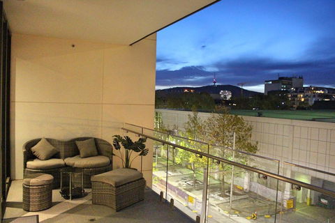 Perfectly Located Modern Apartment - Canberra CBD - Accommodation Georgetown 0