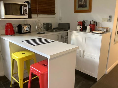 Petite Provence Cottage - Accommodation Georgetown 2