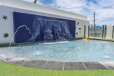 Pool, Tennis, Alexandra Headlands Oceanfront Resort - Accommodation Georgetown 0