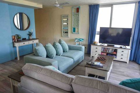 Pool, Tennis, Alexandra Headlands Oceanfront Resort - Accommodation Georgetown 1