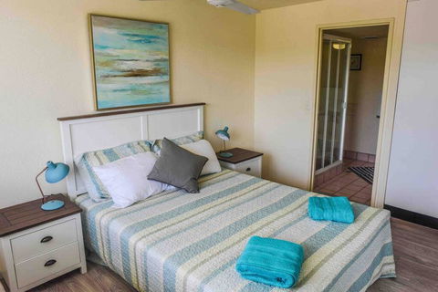 Pool, Tennis, Alexandra Headlands Oceanfront Resort - Accommodation Georgetown 2