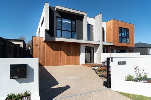 Portrush Luxury Villa - Accommodation Georgetown 0