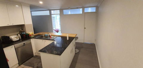 Private Modern Room - Plaza Building- In City Centre! - Accommodation Georgetown 3