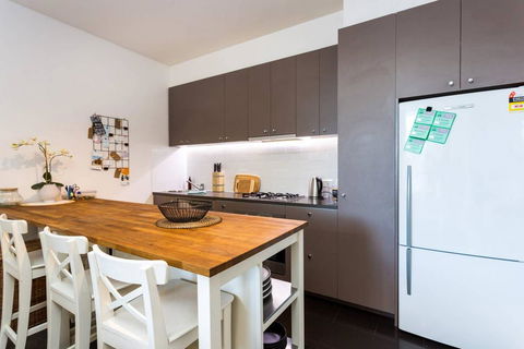 Queen Vic' Market, Trams, Shopping + Parking - Accommodation Georgetown 1