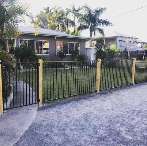 QUIRKY QUEENSLANDER 6 BEDROOM HOME - Accommodation Georgetown 0