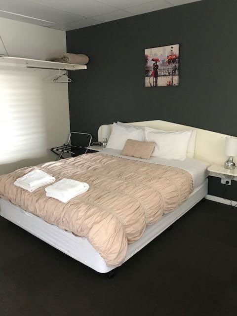 RAILWAY HOTEL MOTEL - Accommodation Georgetown 3