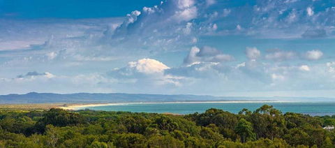 Rainbow Breezes 4 - Rainbow Beach, Townhouse With Breath-taking Ocean Views To Fraser Island - Accommodation Georgetown 1