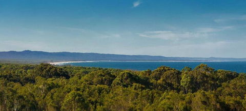 Rainbow Breezes 4 - Rainbow Beach, Townhouse With Breath-taking Ocean Views To Fraser Island - Accommodation Georgetown 2